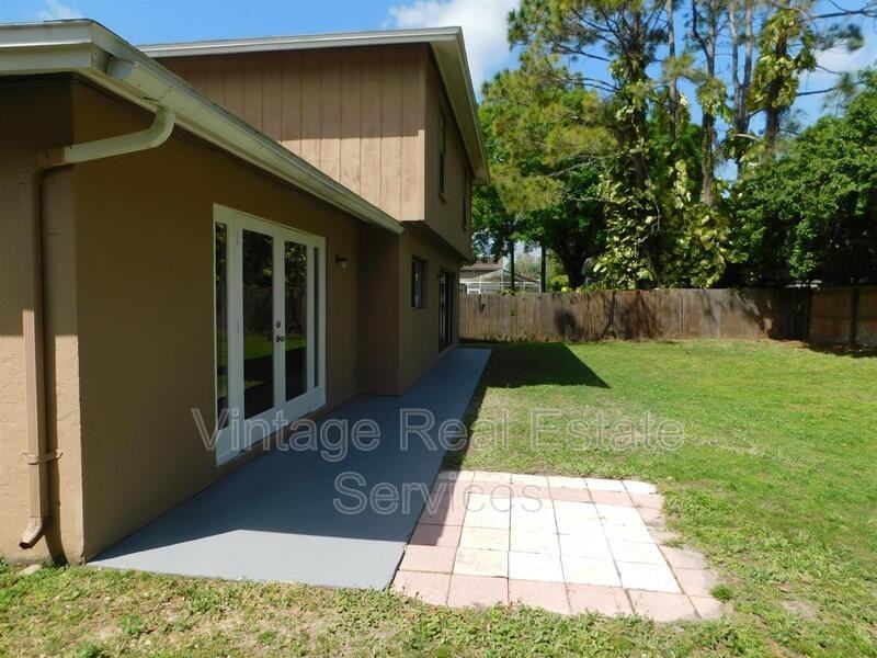 4913 Rockledge Cir - Photo 4 of 35