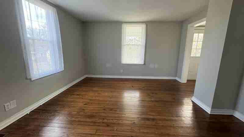 2302 Dunkirk Ave Ne ##Ne - Photo 2 of 7