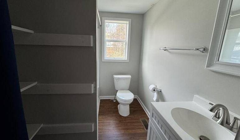 2302 Dunkirk Ave Ne ##Ne - Photo 4 of 7