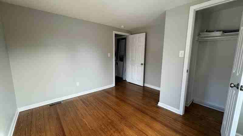 2302 Dunkirk Ave Ne ##Ne - Photo 5 of 7