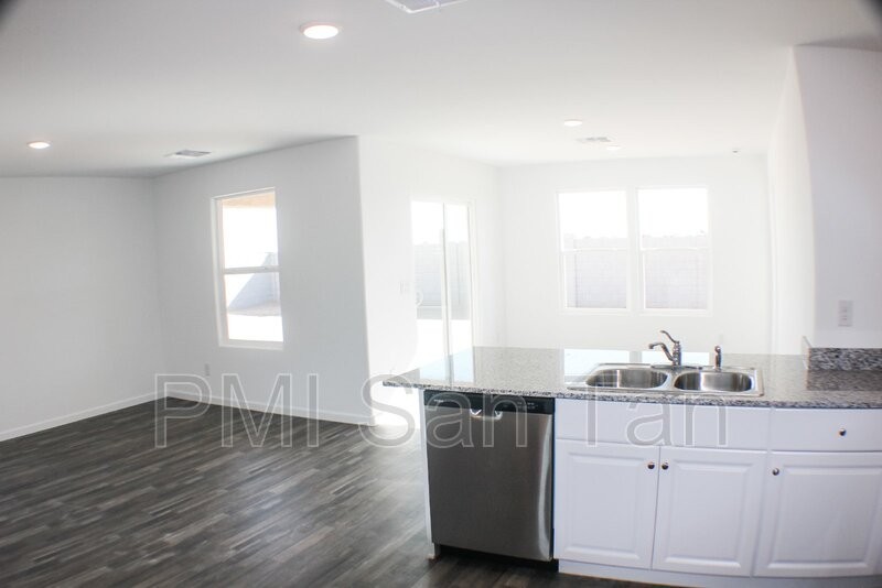 1389 E Jaycie Dr - Photo 6 of 20
