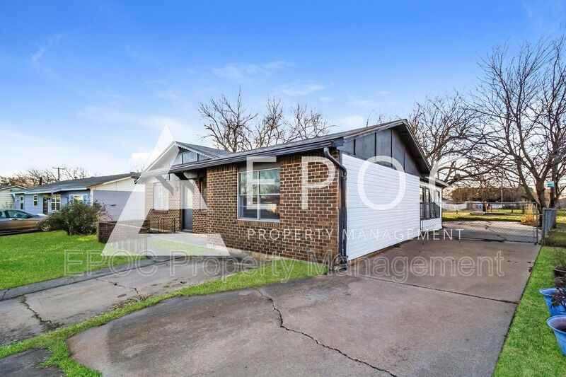 205 Loch Lomond Dr - Photo 2 of 15