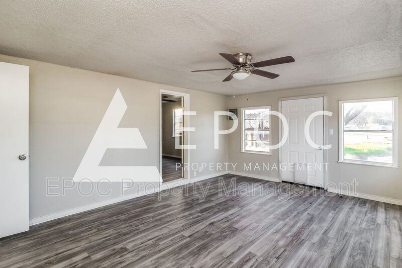 205 Loch Lomond Dr - Photo 3 of 15