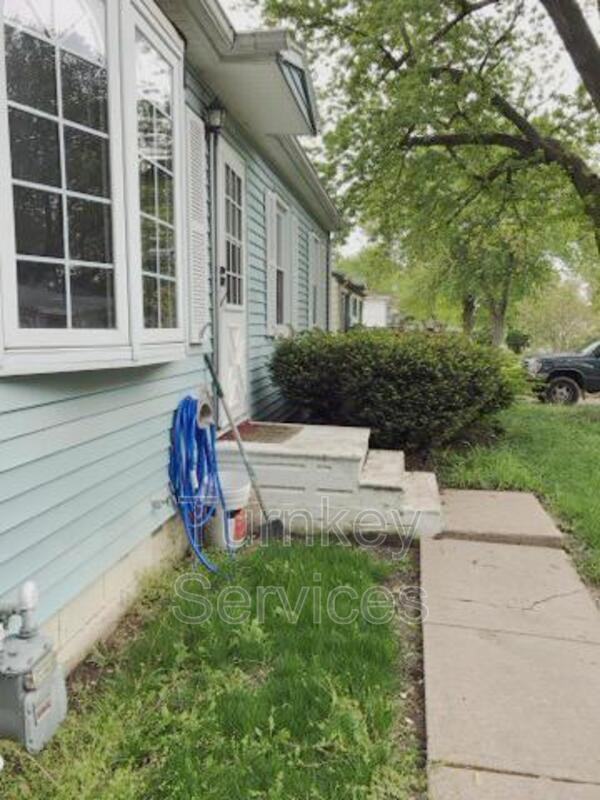 7529 S 22nd St - Photo 2 of 17