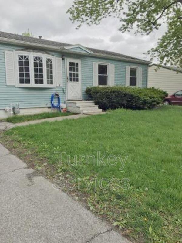 7529 S 22nd St - Photo 3 of 17