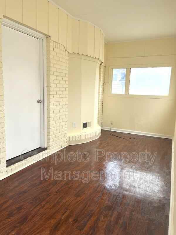2445 Francis Ave Sw - Photo 3 of 20