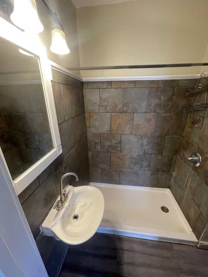 721 California Avenue - Photo 3 of 8