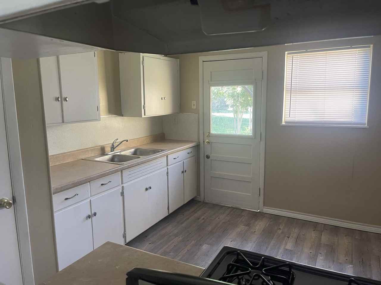 626 S 18th - Photo 3 of 8