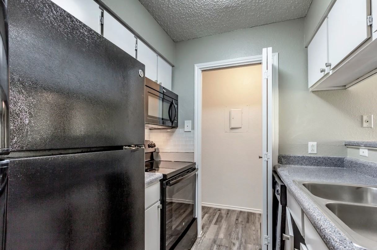 Your Dream Home Awaits! - Photo 3 of 38