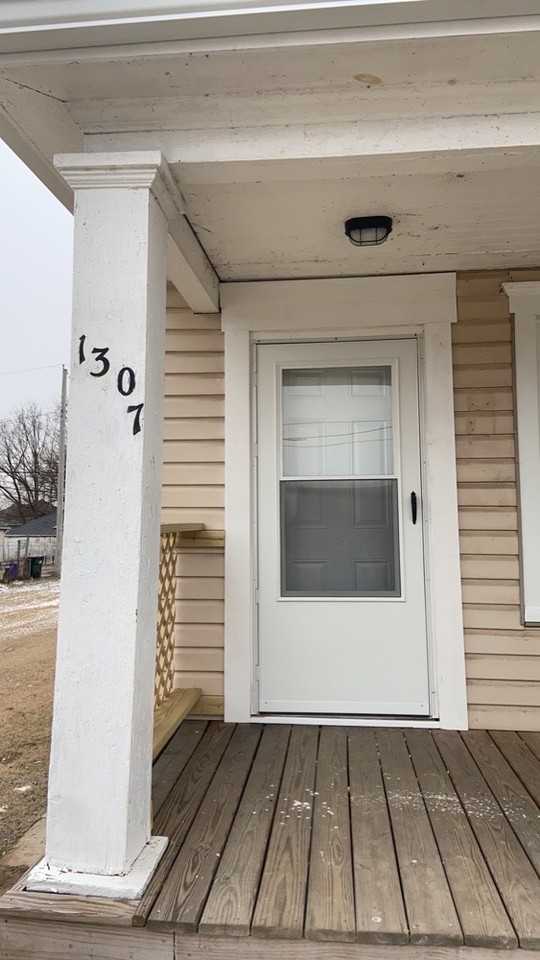 1307 S Broadway St - Photo 2 of 34