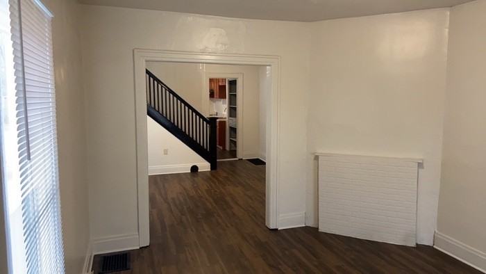 1307 S Broadway St - Photo 3 of 34