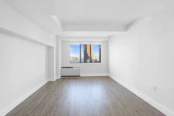 E 91st St #1 - Photo 3 of 26