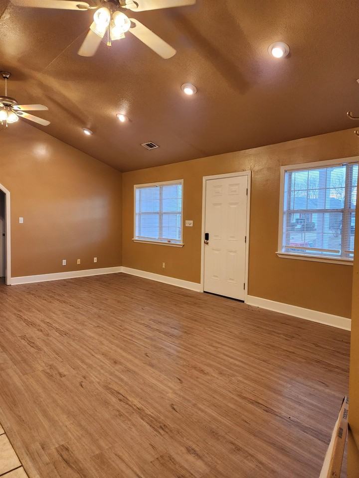2801 N 4 1/2 St #1 - Photo 3 of 10