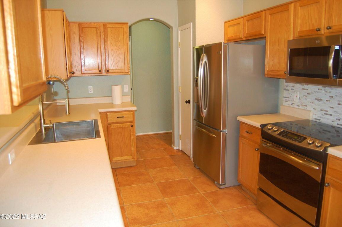 8832 N Mesquite Bluffs Pl #1 - Photo 2 of 16