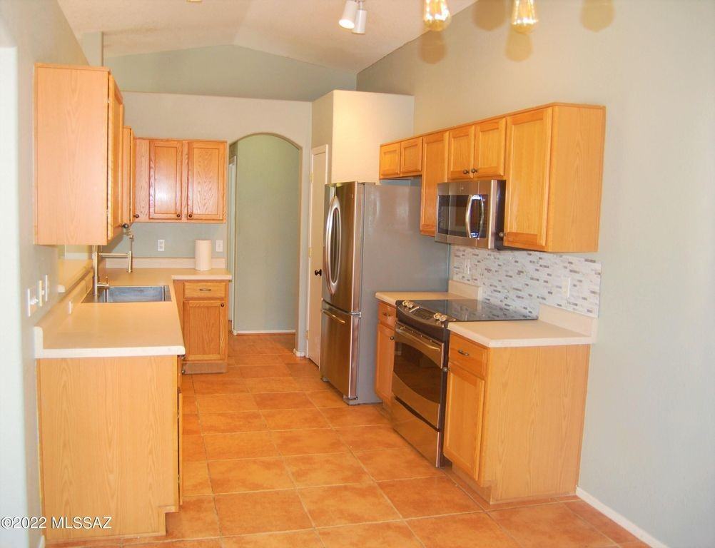 8832 N Mesquite Bluffs Pl #1 - Photo 3 of 16