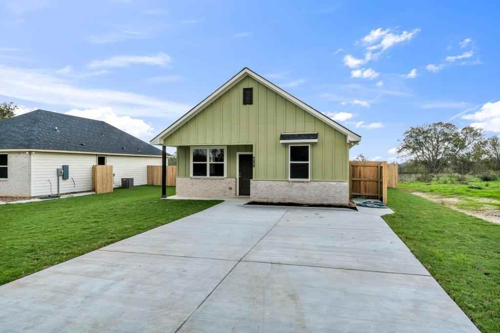 217 W Martin Luther King Dr - Photo 2 of 21