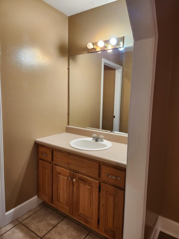 2801 N 4th St - Photo 2 of 10