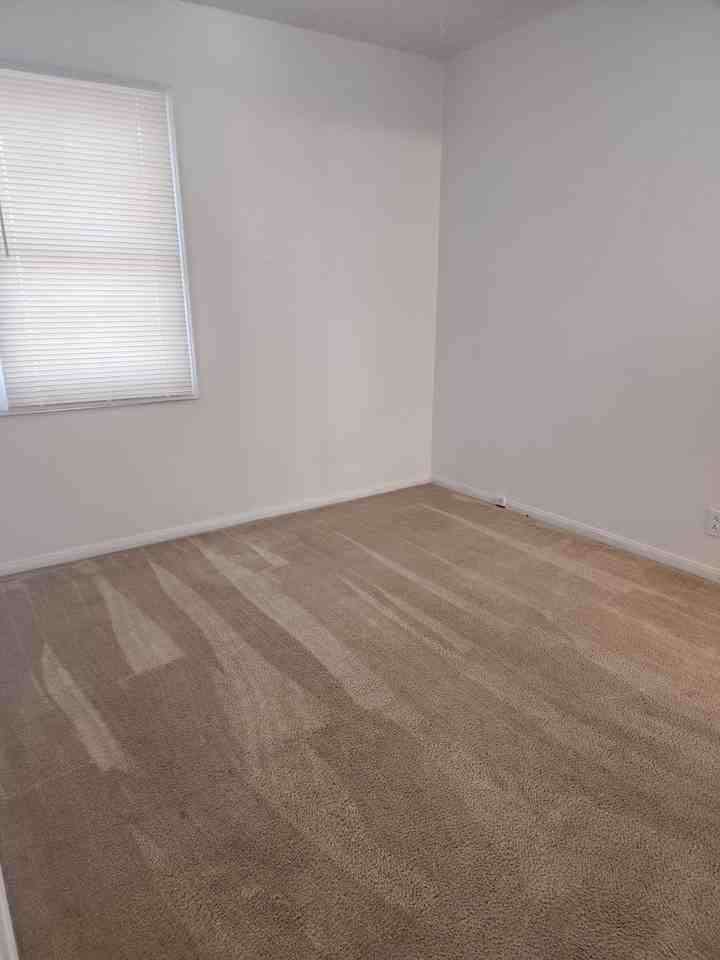 1124 Warner St - Photo 4 of 5