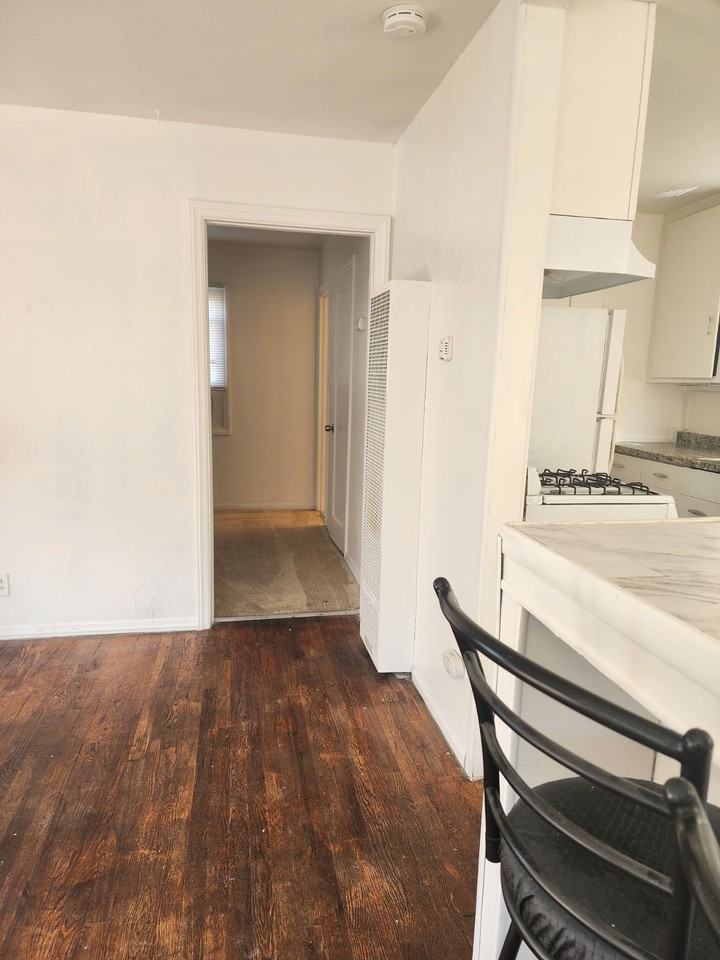 1124 Warner St - Photo 5 of 5