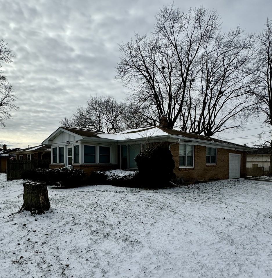 1640 Englewood Dr - Photo 3 of 21