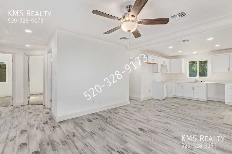 2618 E 18th St - Photo 3 of 17