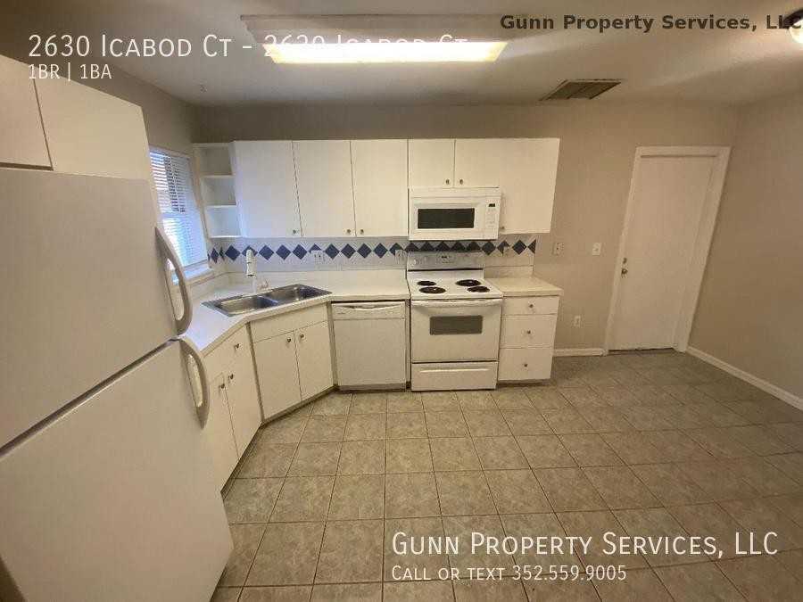 2630 Icabod Ct - Photo 3 of 11