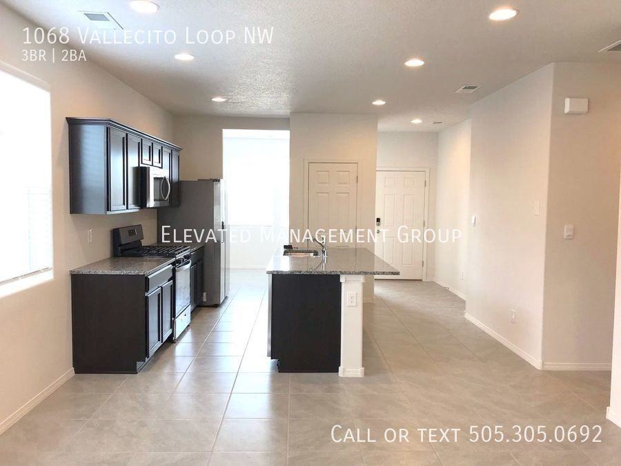 1068 Vallecito Loop Nw - Photo 2 of 31