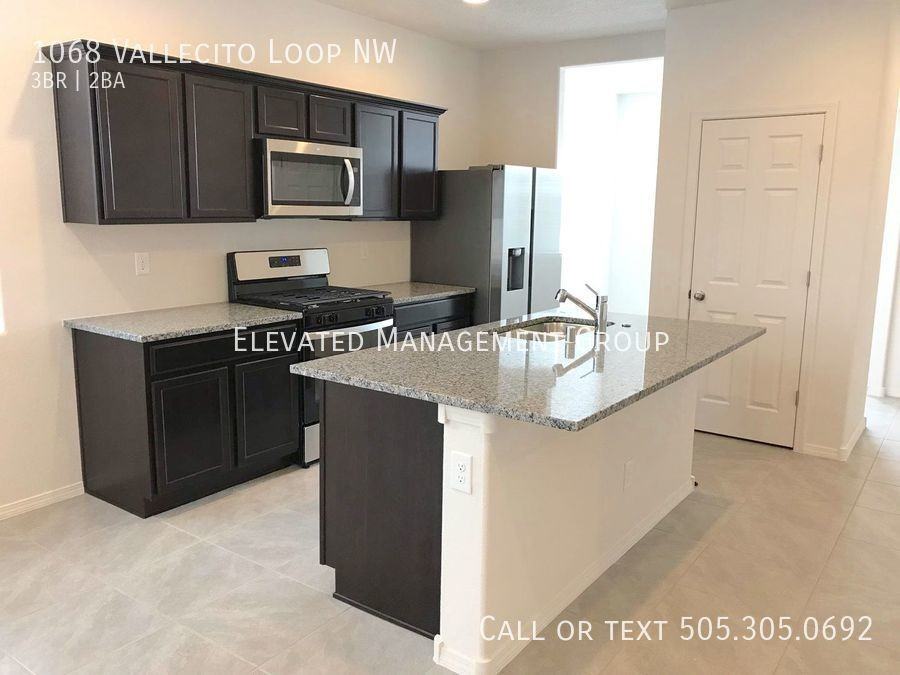 1068 Vallecito Loop Nw - Photo 3 of 31