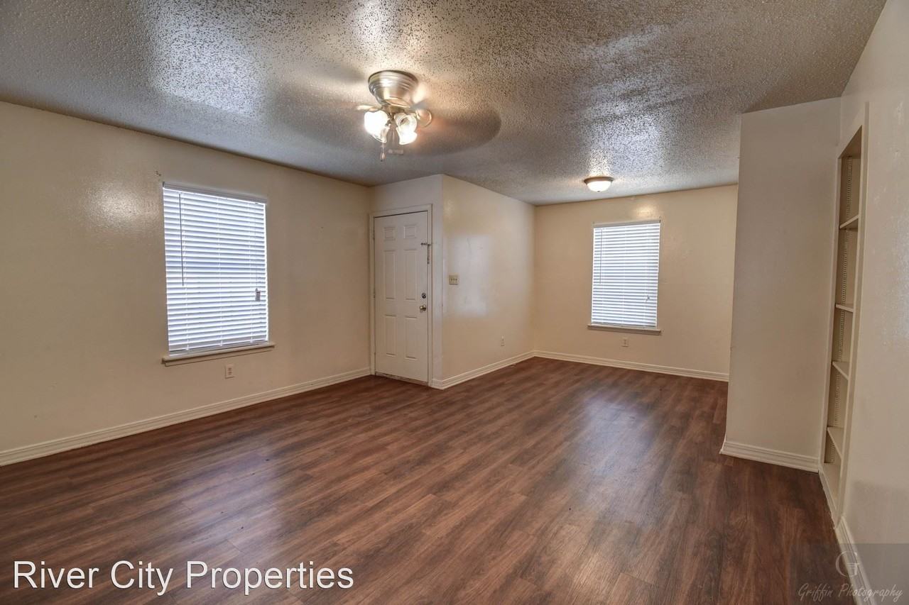 9404, 9406, 9408 FERRARA DRIVE - Photo 2 of 7