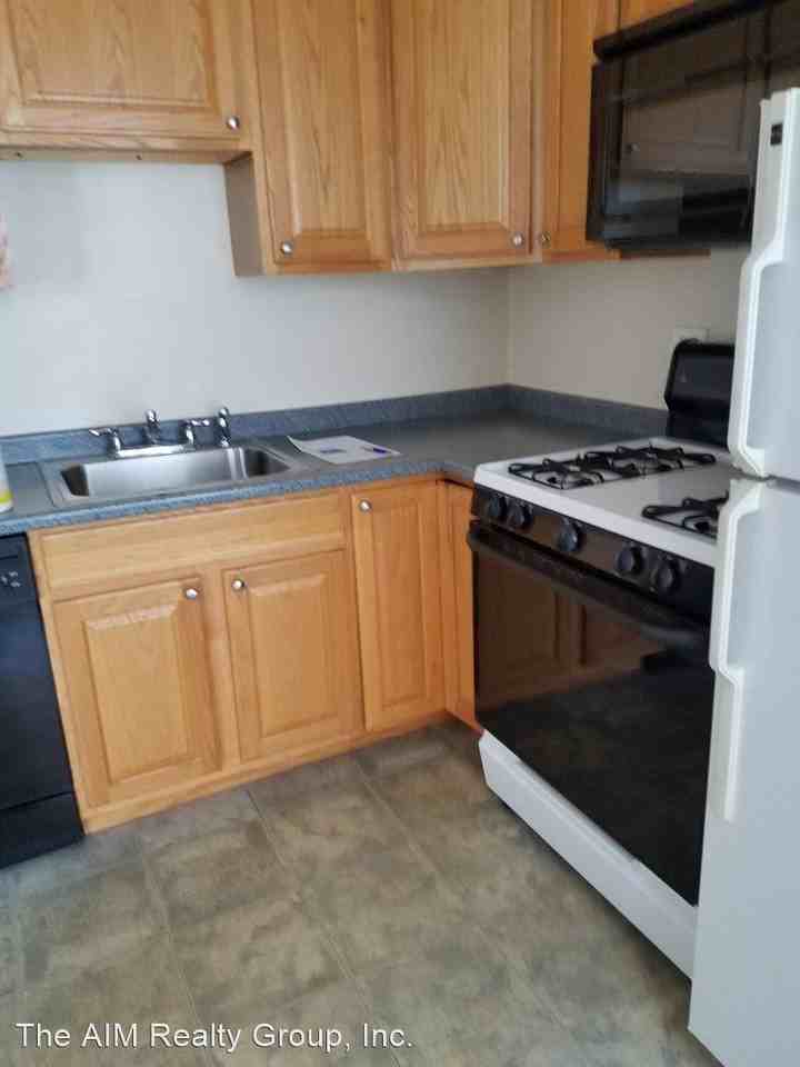 311-313 s. Main st - Photo 2 of 9