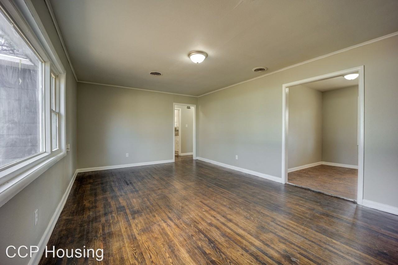 1610 Memphis St - Photo 2 of 20