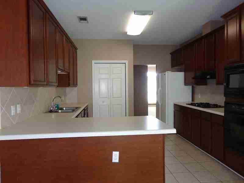 966 Maple Creek Dr - Photo 3 of 12