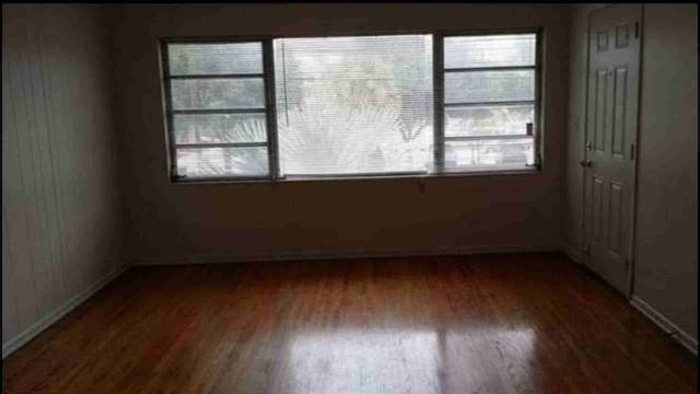 220 W Howry Ave #8 - Photo 3 of 6