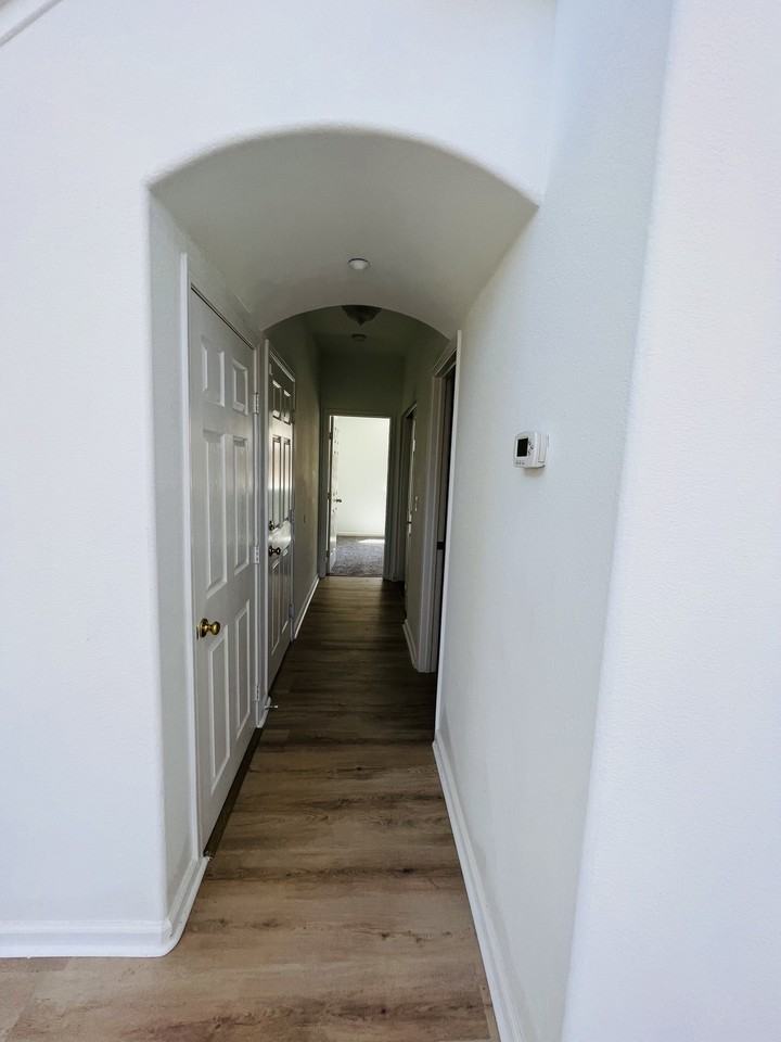 717 Flemish Ct #NA - Photo 3 of 14
