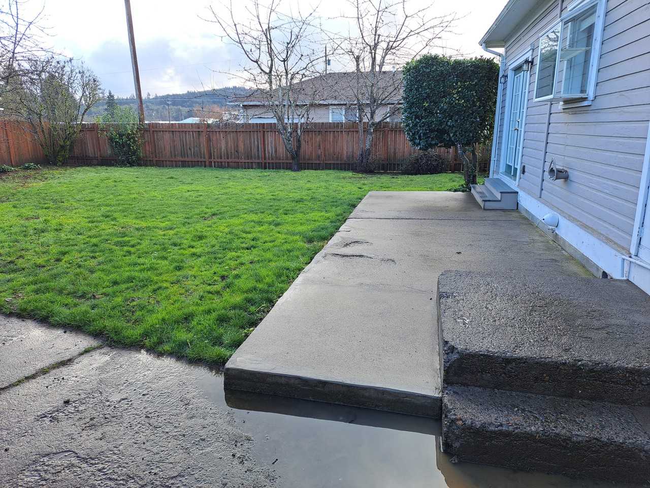 1238 Se Uglow Ave #NA - Photo 3 of 11
