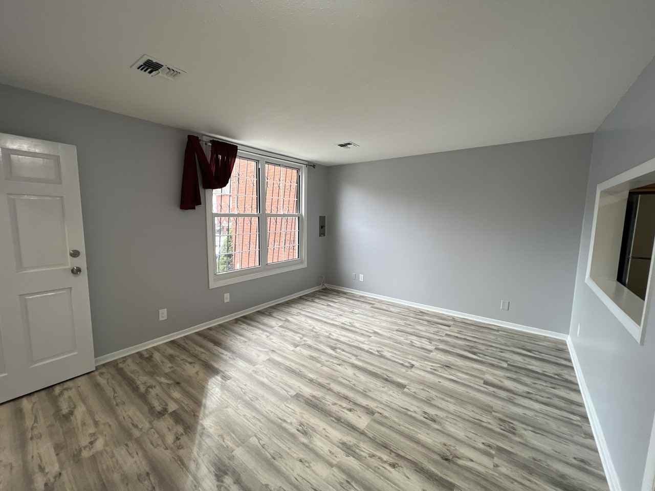 573 Fox St #1stFL - Photo 3 of 19