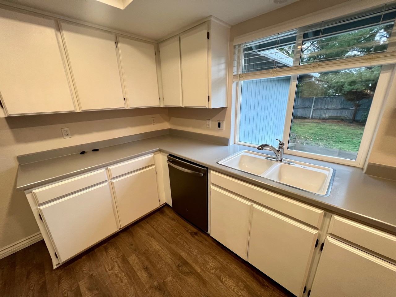 2982 Stonebrook Dr #1 - Photo 4 of 36