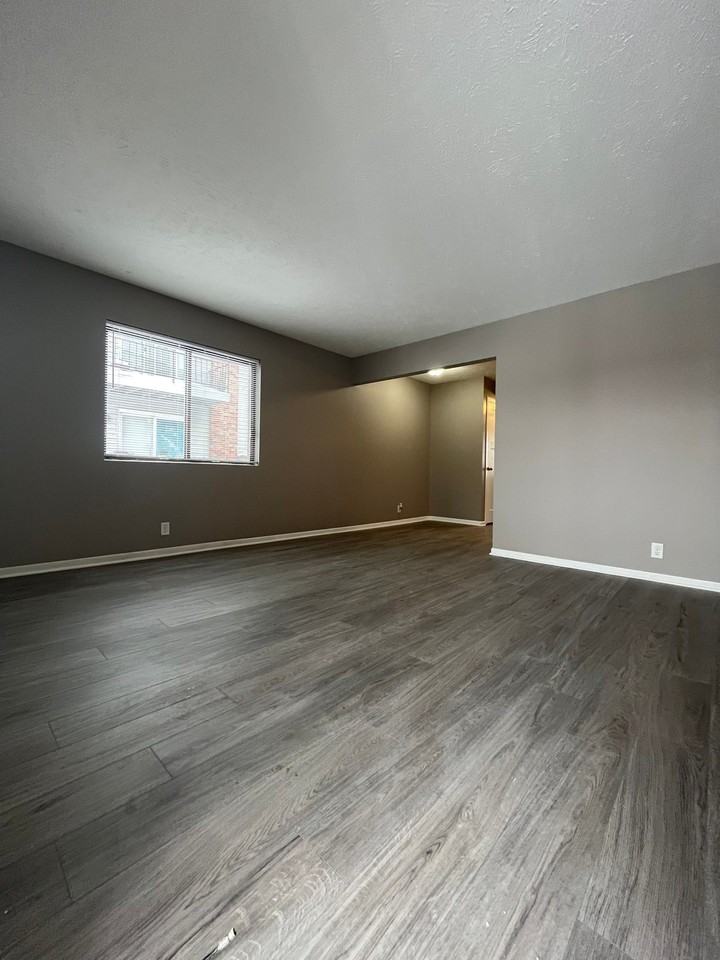 941 Washington - Photo 3 of 9