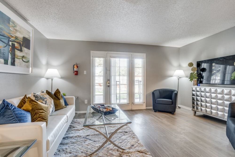 Mateo Apartment Homes - Photo 3 of 40