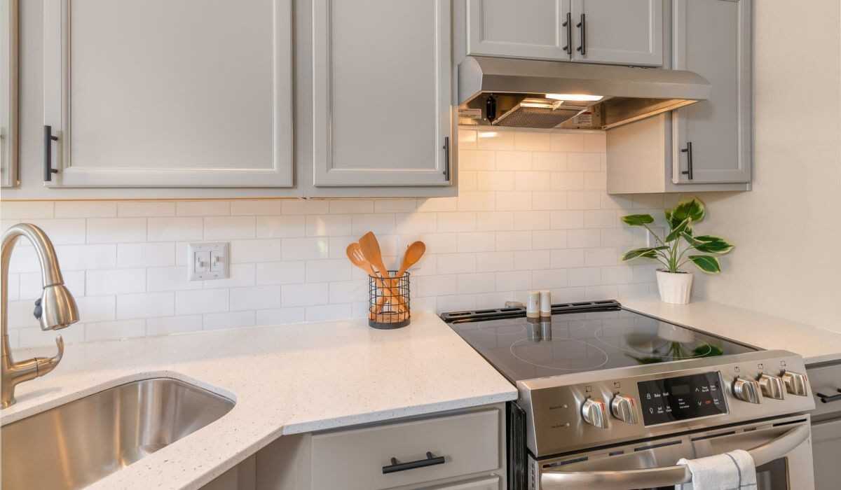 Knowlton Apartment - Photo 4 of 103