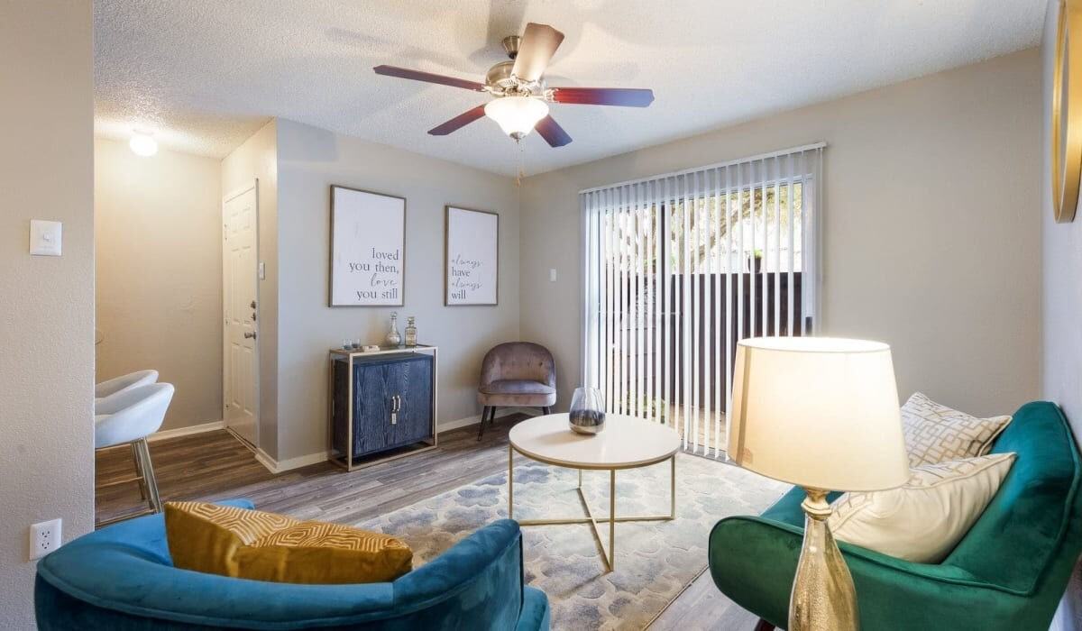 Holbrook Apartment - Photo 2 of 35