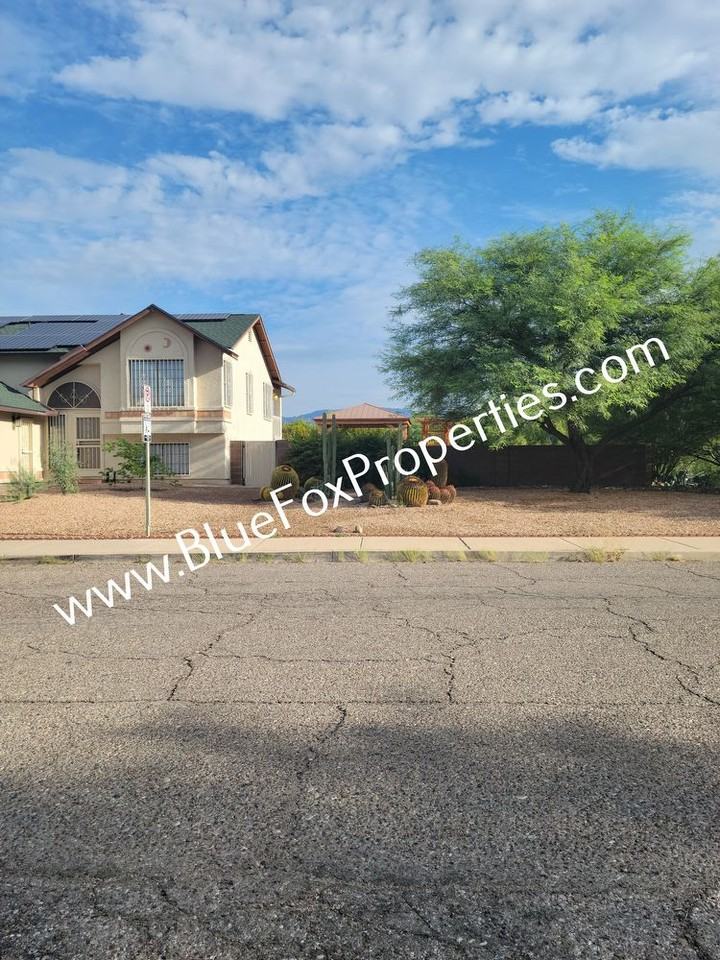 10205 E Kensington Dr - Photo 3 of 48