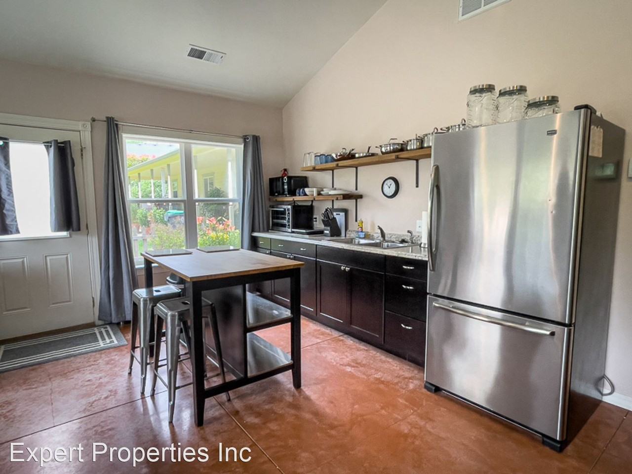 960 Beverly Way - Photo 3 of 16