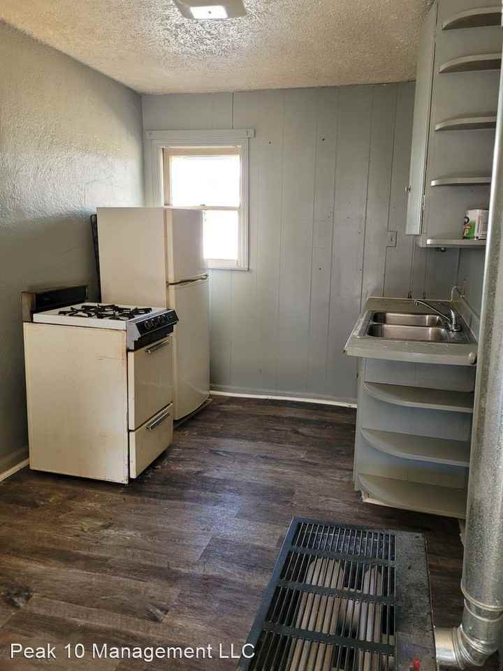 ASTRO APARTMENTS 2044-2050-2056 S Broadway - Photo 2 of 2