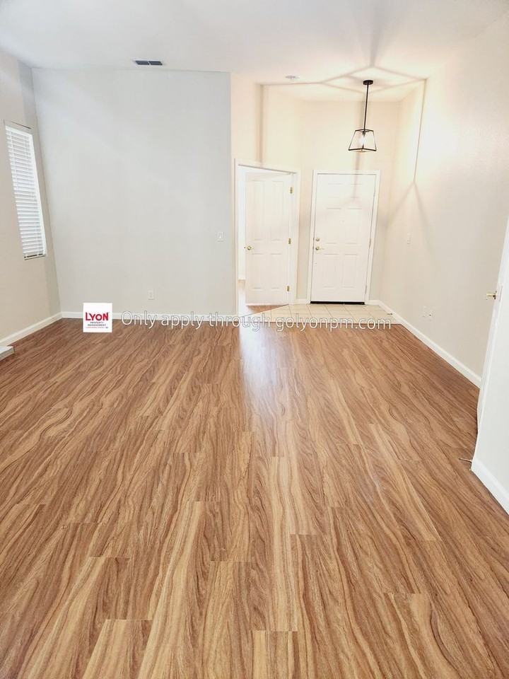 200 Warm Springs Dr - Photo 2 of 25