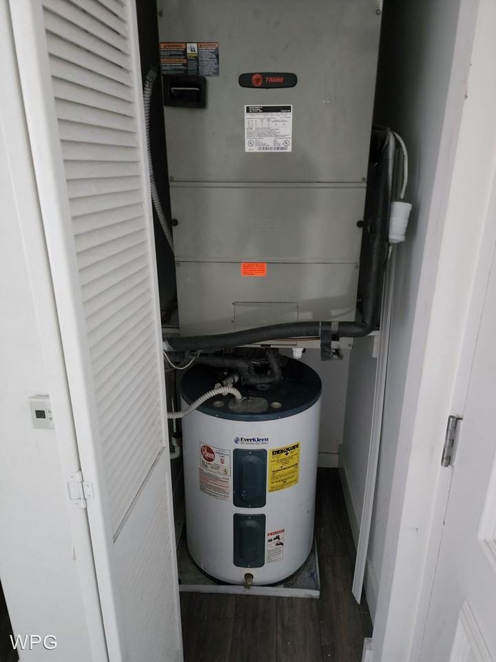 533 Clematis Street - Photo 3 of 9