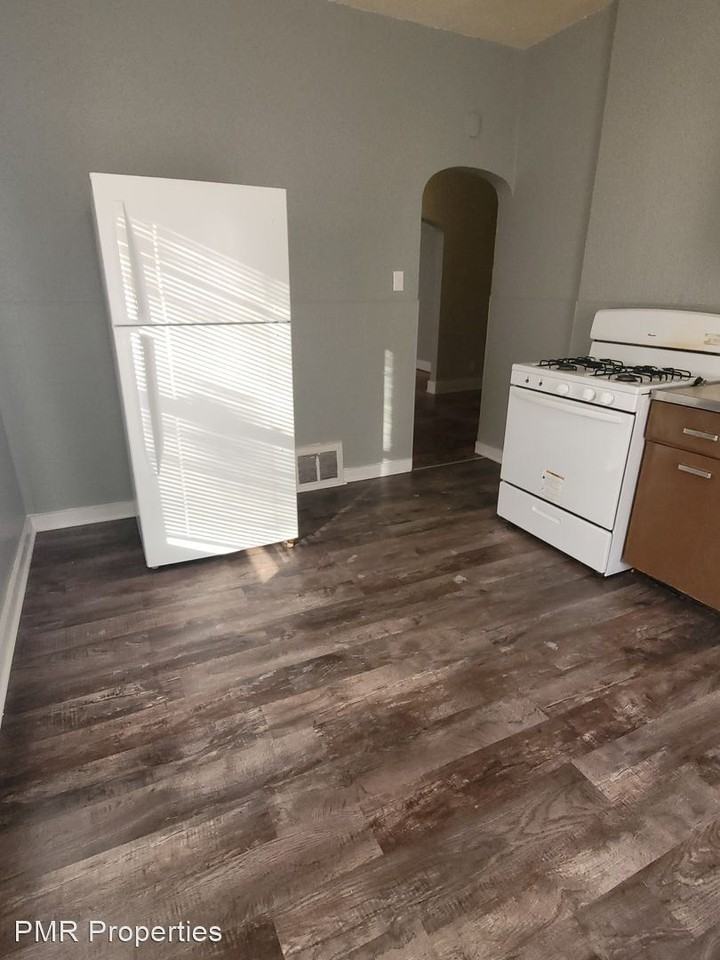 905 South 14th Street - Photo 2 of 10