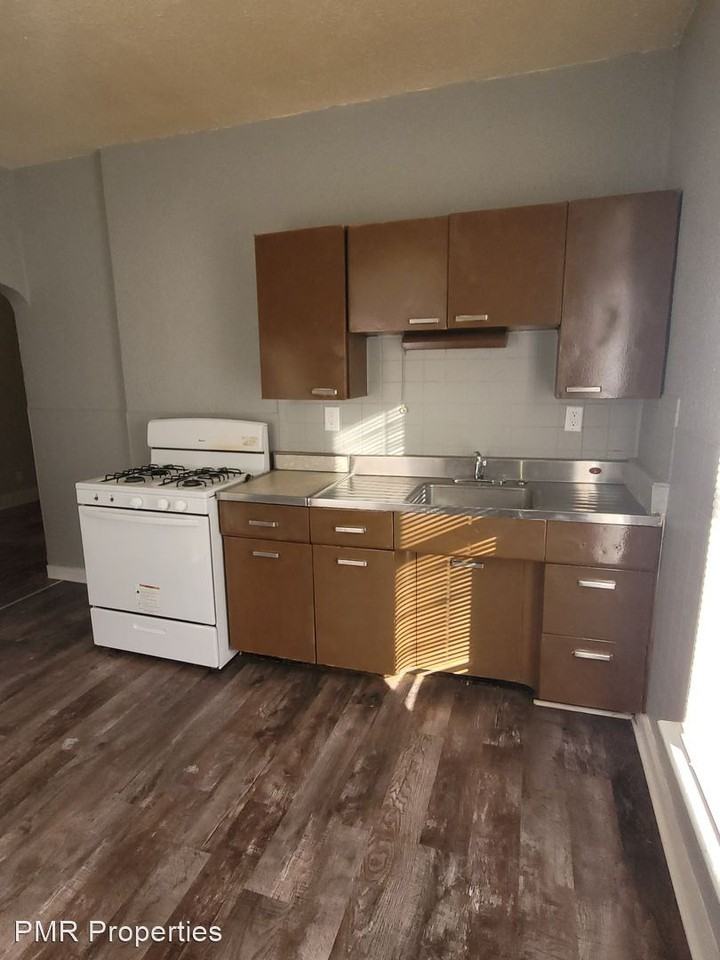 905 South 14th Street - Photo 3 of 10