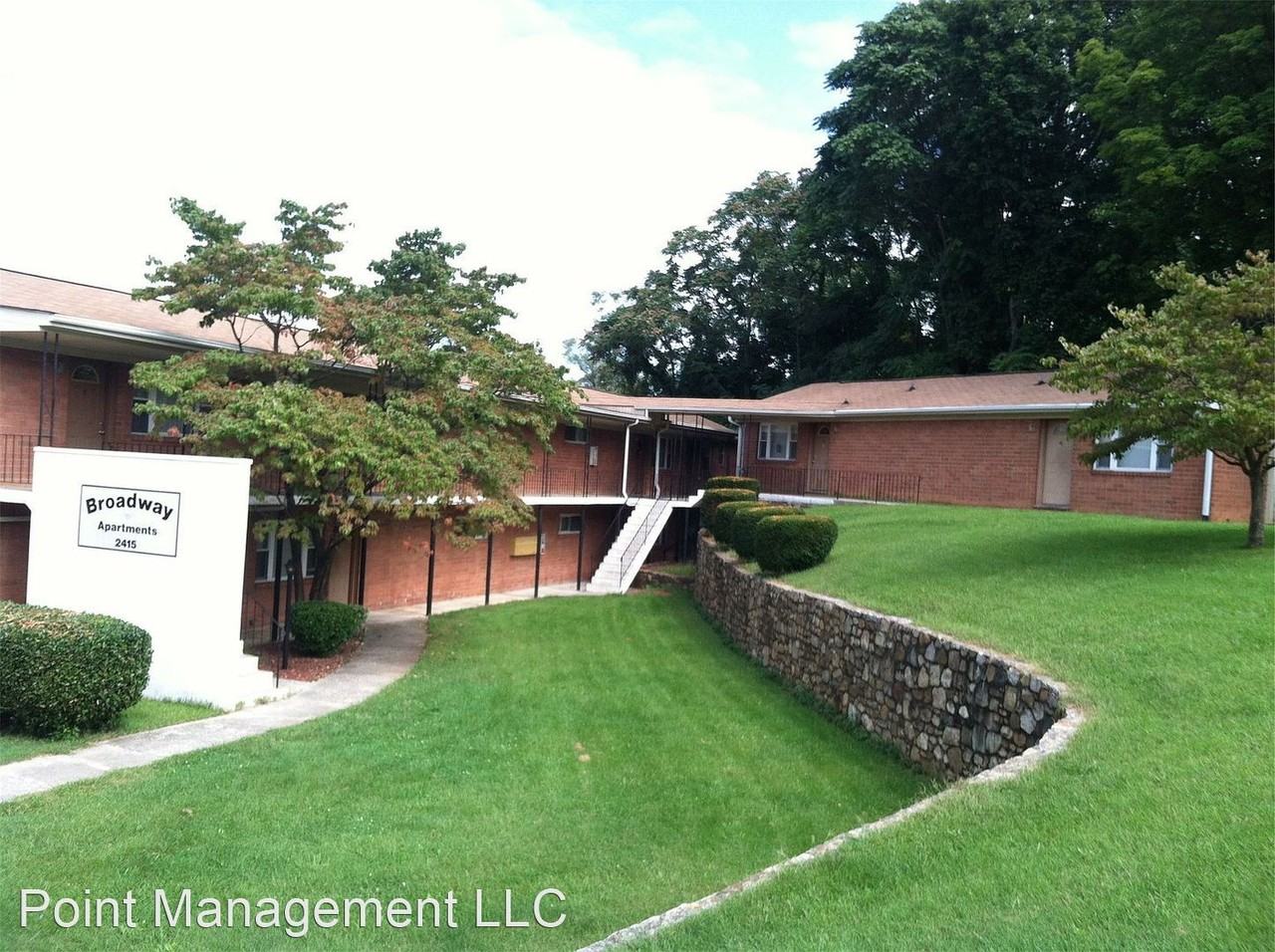 2415 Broadway Ave - Photo 2 of 9