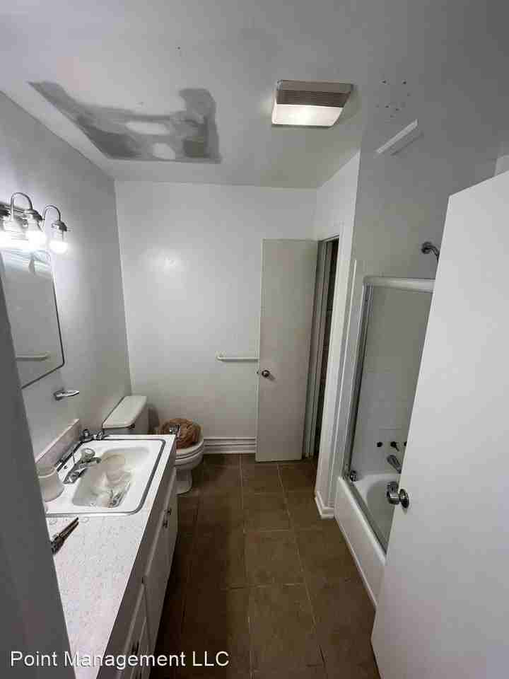 2415 Broadway Ave - Photo 3 of 9